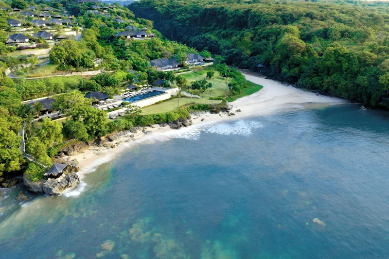 ビジネスクラスで行く！洞窟レストランやインフィニティプールつき高級リゾートに宿泊