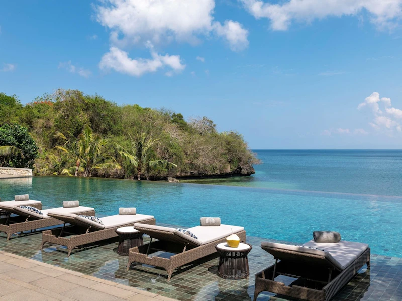 トランジットでシンガポール観光も！全室ヴィラタイプのホテル宿泊。ビジネスクラス利用