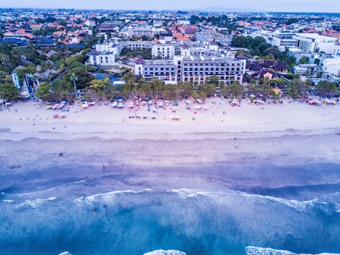 レギャンビーチの5つ星リゾートホテル！余裕ある広さの部屋にステイ