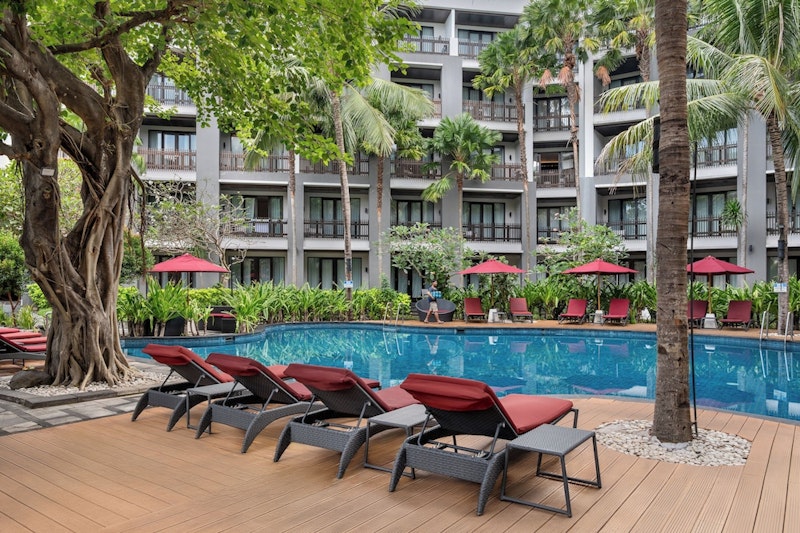 屋上インフィニティプールつき!レギャンビーチ前の5つ星ホテルで海景色を堪能するステイ