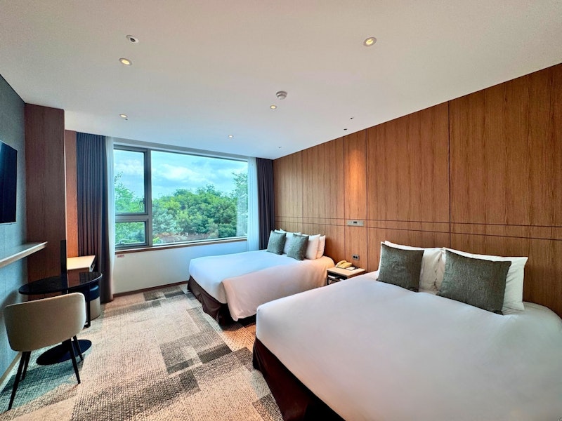 コスパ重視派にぴったり！屋外レストラン併設＆駅チカホテルで充実旅。ビジネスクラス利用