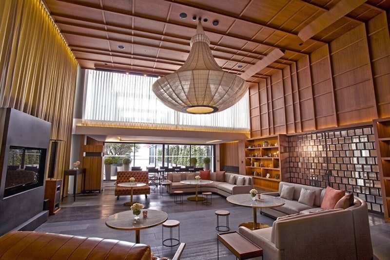 地中海レストラン併設！便利な駅チカ＆5つ星のブティックホテル泊