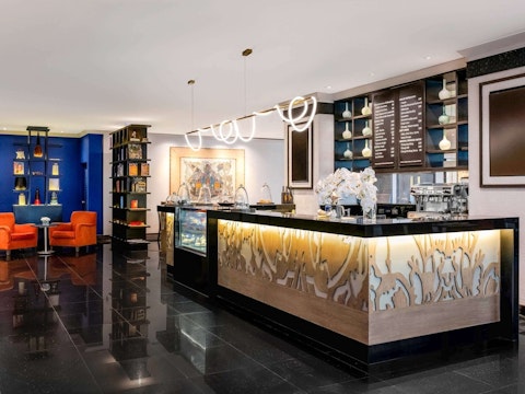 SALE価格🎁BTSアソーク駅から徒歩10分！23階建ての高層ラグジュアリーホテルにステイ