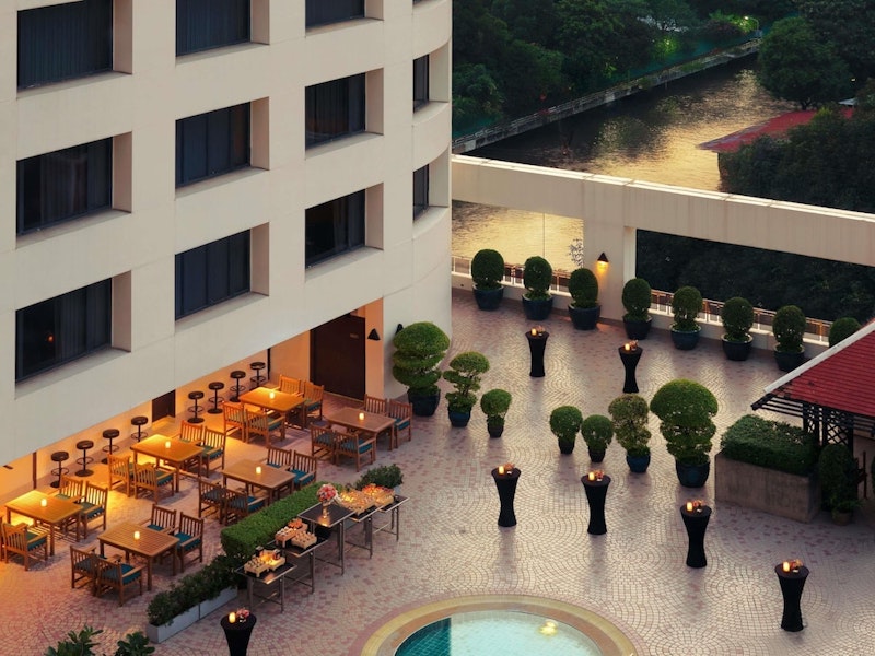 チャオプラヤー川ディナークルーズつき！高層5つ星ホテルに泊まってぜいたく旅