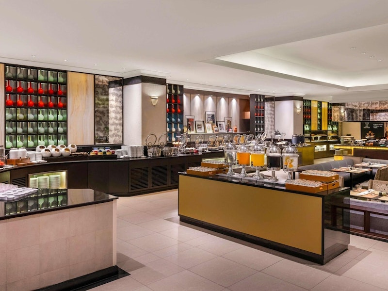 ピンクのガネーシャとワットパクナム観光つき!絶景も魅力の5つ星タワーホテルに滞在