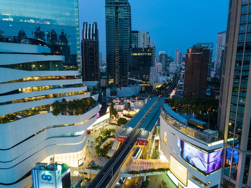 チャオプラヤー川ディナークルーズつき！豪華高層ホテルで満足ステイ。ビジネスクラス利用