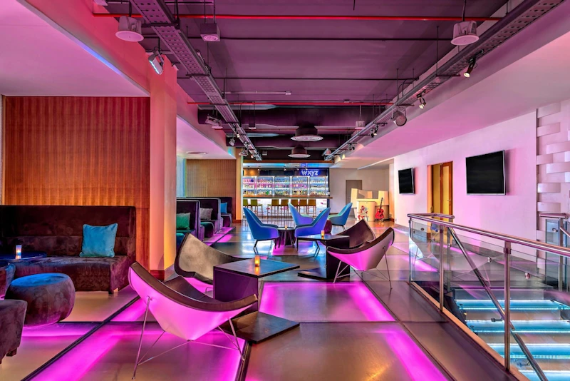 スクンビット地区！屋外プール併設のスタイリッシュなホテルにステイ。ビジネスクラス利用