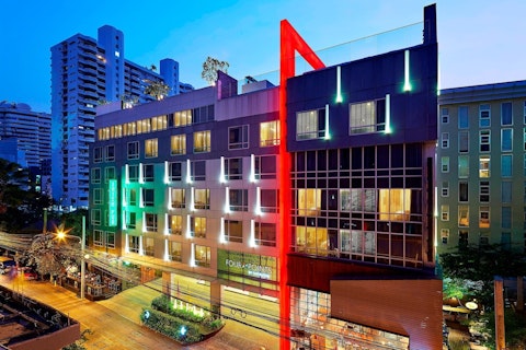 BTSアソーク駅とナナ駅のあいだに泊まる!屋上プールやジムつきの4つ星ホテルにステイ