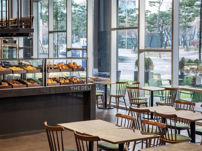 東大門デザインプラザ近く!ルーフトップバーやプールがある高級ホテルに滞在