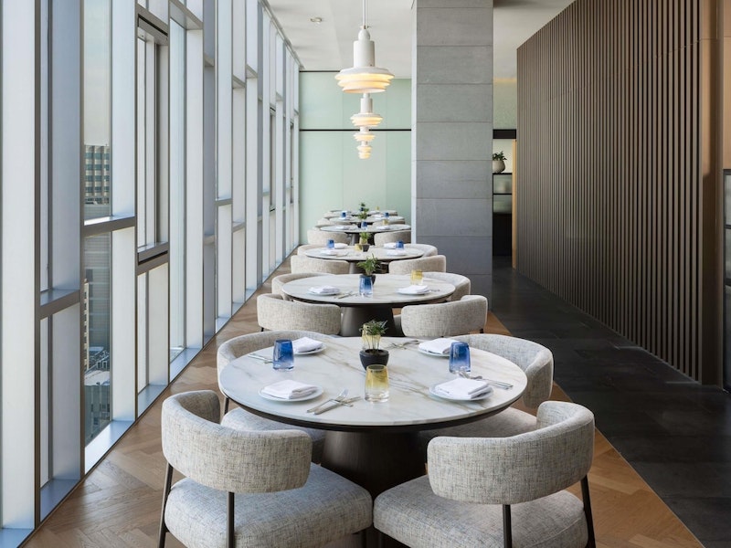 東大門は歩いてすぐ！絶景バーがそなわった5つ星ホテル泊。ベッド2台確約