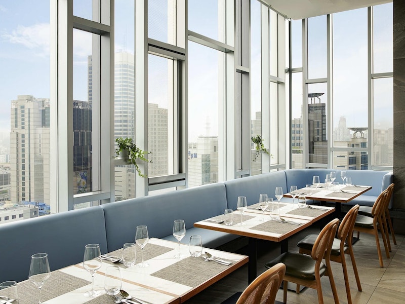 空港バス停留所が徒歩圏内！モダンなデザインがすてきな高級ホテルに宿泊