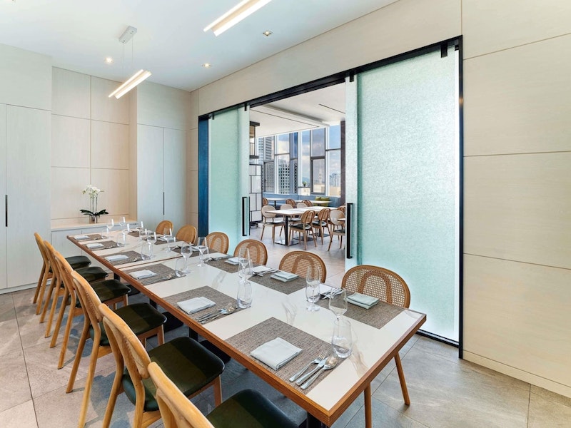 ショッピングスポット充実の東大門エリア!ルーフトップバー併設の5つ星ホテルで充実旅