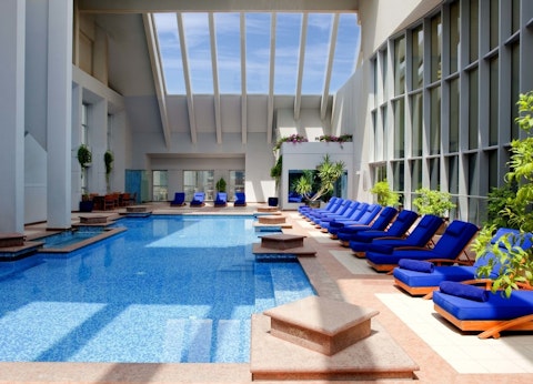 デザートサファリつき！立地よし＆ダイニング施設充実の豪華5つ星ホテルでぜいたく旅