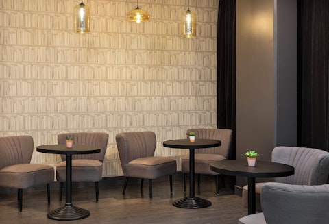 ヴォージュ広場と駅に近い好立地！快適なアパート型ホテルにステイ。ビジネスクラス利用