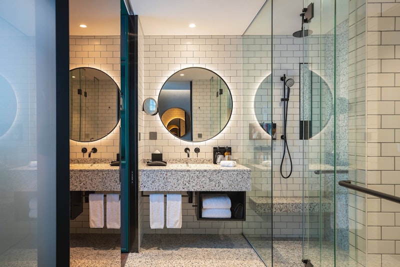 4日前まで予約OK！音楽とカクテルを楽しむ屋外バーがそなわる4つ星ホテル滞在