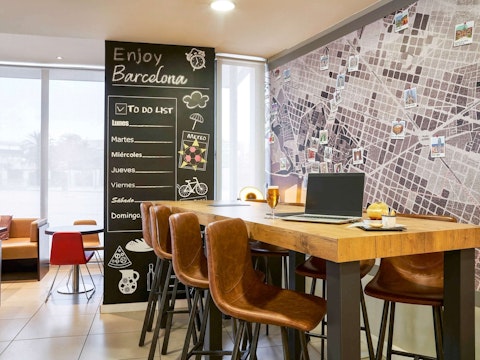 サグラダファミリア入場つき！ショッピングモール隣接ホテルで満喫旅。ビジネスクラス利用