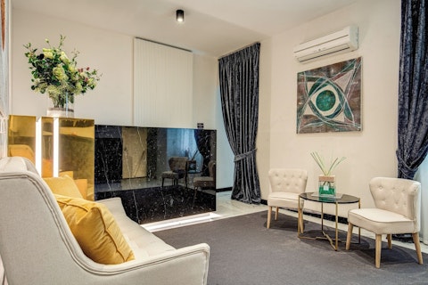 トレヴィの泉がすぐ目の前にあるエレガントなホテルに宿泊！プレミアムエコノミー利用