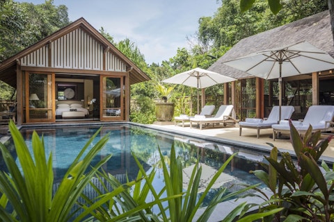 熱帯雨林を満喫!豪華5つ星リゾートホテルの優雅なヴィラに宿泊。ビジネスクラス利用