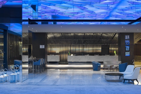 ウォーターフロントの5つ星ホテルで極上リゾートステイ！往復送迎つき