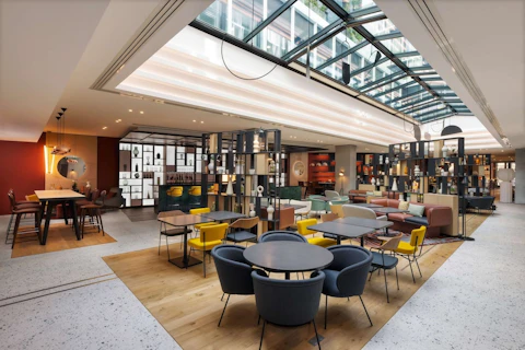 屋上から街並みを一望！エッフェル塔やブローニュの森が徒歩圏内の4つ星ホテルに宿泊