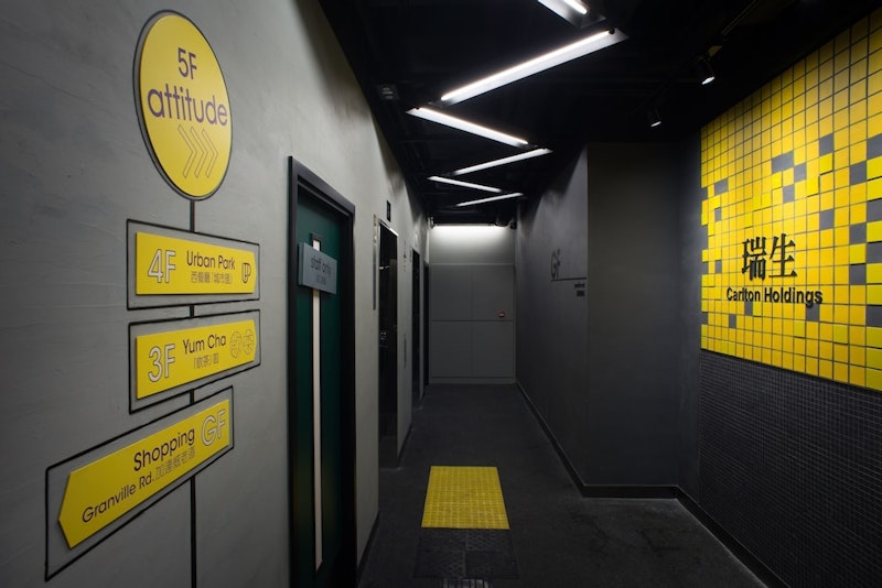 尖沙咀中心部で便利！香港の旧市街風ホテルでレトロ気分！JAL利用。ベッド3台確約