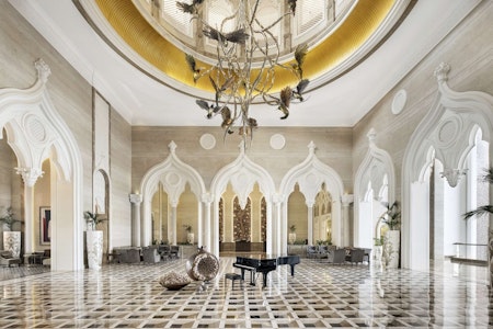 まるで宮殿！施設充実の5つ星ビーチリゾートホテルで至福のドーハ旅。JAL利用