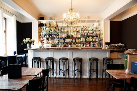 観光スポットへアクセス便利！おしゃれな部屋にステイ。スイストラベルパスつき