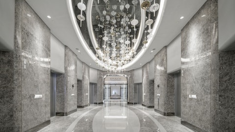 パタヤ最大級のウォーターパークつき宇宙ホテル宿泊！往復送迎つき、ビジネスクラス利用