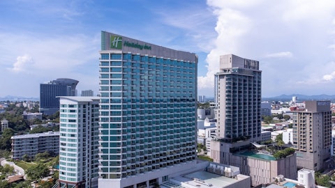 パタヤビーチが目の前の5つ星ホテルで極上のステイ!往復送迎つき