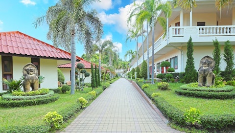 広大なトロピカルガーデンが魅力のホテル泊。庭園内のバンガローにステイ