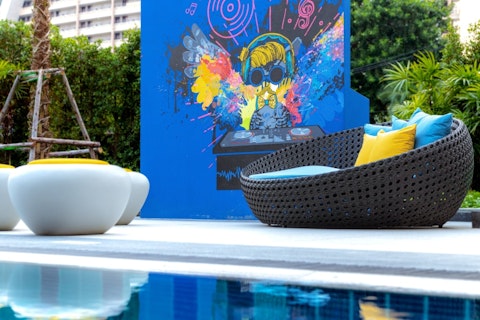 ビーチまで徒歩5分の南国リゾートホテルに宿泊！往復送迎つき、ビジネスクラス利用