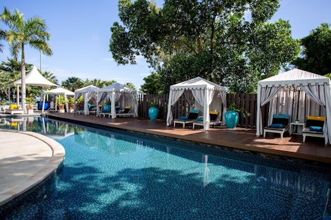 アールデコ調のデザインが魅力のブティックホテル宿泊!往復送迎つき、ビジネスクラス利用