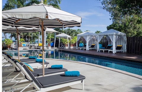 パタヤビーチが目の前！立地が魅力のホテルで充実旅。往復送迎つき、ビジネスクラス利用