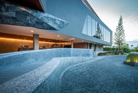 海沿いの5つ星ヴィラで楽しむぜいたくな滞在プラン。往復送迎つき、ビジネスクラス利用