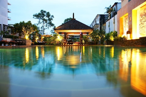 タイ伝統美とモダンさをかねそなえたホテル泊。パタヤ中心部で便利な立地