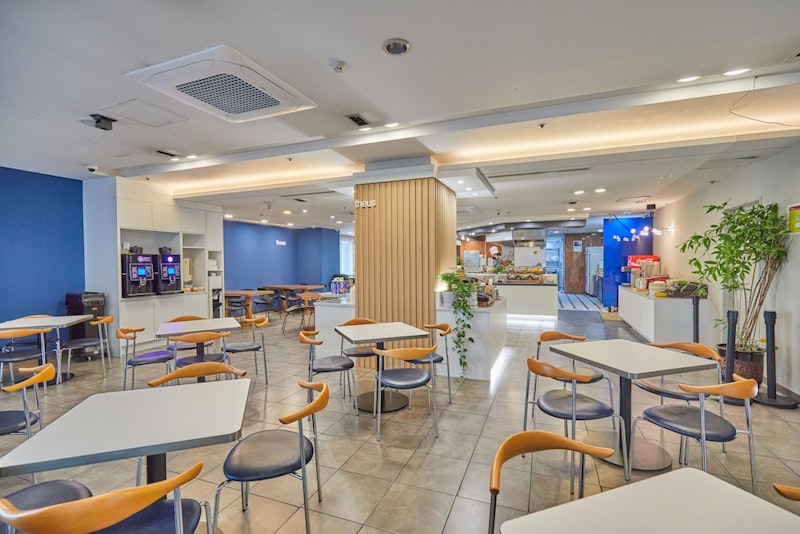 海雲台駅から徒歩すぐ！韓国料理と洋食を味わえるレストラン併設のホテルにステイ