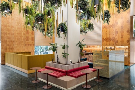 ディズニーランドパークチケットつき！効率よく楽しむ周遊ツアー。ビジネスクラス利用