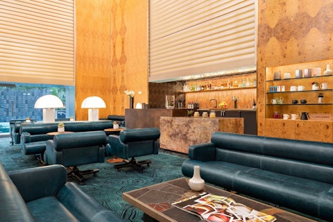 地下鉄駅へ徒歩3分！フラワーストリートのモダンなホテルに宿泊。ビジネスクラス利用