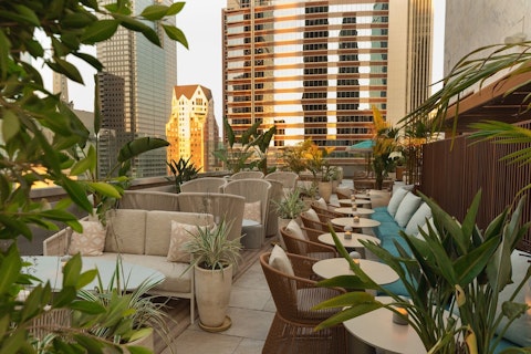 フラワーストリート＆駅チカの好ロケーション！モダンな3つ星ホテルに宿泊。朝食つき