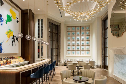 10日前まで予約OK！豪華リゾート内の5つ星ホテル。優雅な部屋に泊まるぜいたく体験