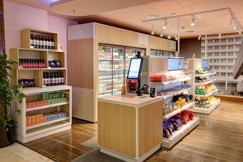 ケンジントン宮殿やハイドパークが徒歩圏内！モダンなホテルで快適なステイ。JAL利用