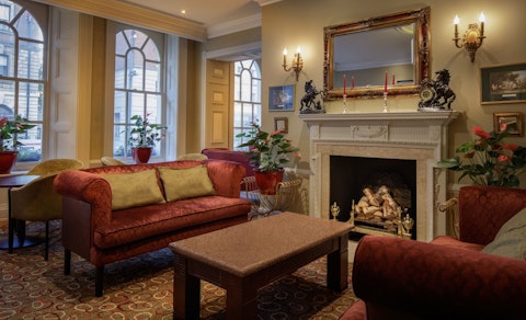 ビクトリア様式の駅チカホテルで充実のロンドンステイ!プレミアムエコノミー利用、送迎付き