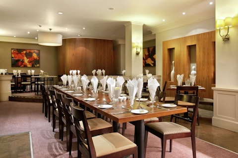 コッツウォルズ1日観光つき!ヴィクトリア様式ホテルで優雅な滞在。ビジネスクラス利用