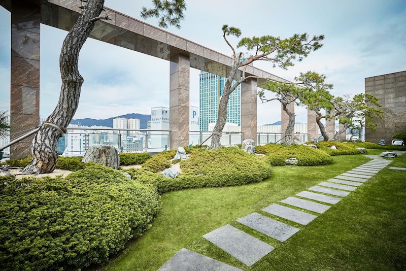 韓国らしい屋外庭園があるダイニングつき！西門駅から徒歩7分の好立地なホテルに宿泊