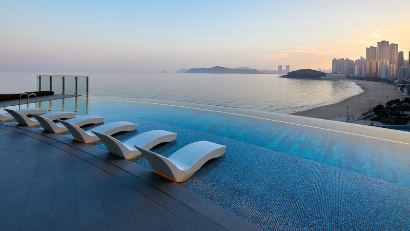 インフィニティプールで絶景を堪能！海雲台にそびえる5つ星タワーホテルにステイ