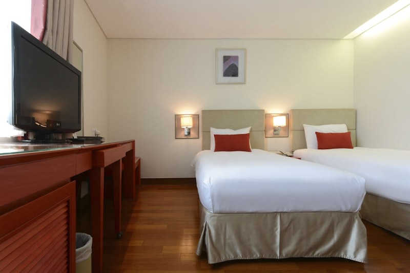 活気あふれる明洞駅に隣接!観光後はゆったり過ごせるツインルームのホテル滞在