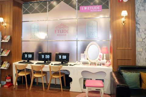 4日前まで予約OK!定番の明洞エリアのホテル宿泊。ベッド4台確約&コンビニ併設で便利