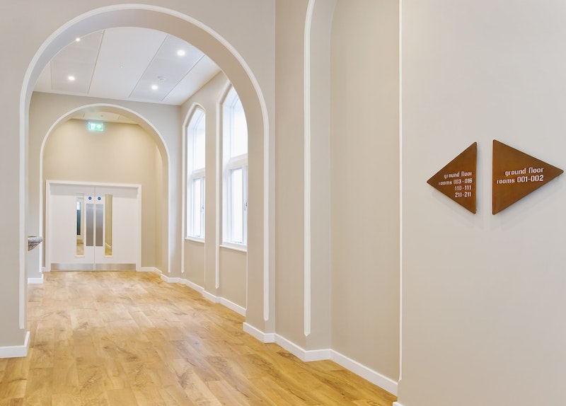 ホッとできるカフェやバーつき！ドックストリートに位置するホテルに宿泊