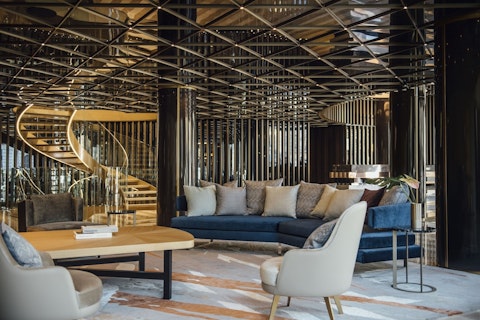 ビジネスクラスで快適フライト！世界遺産に近いロケーションの5つ星ホテルに宿泊