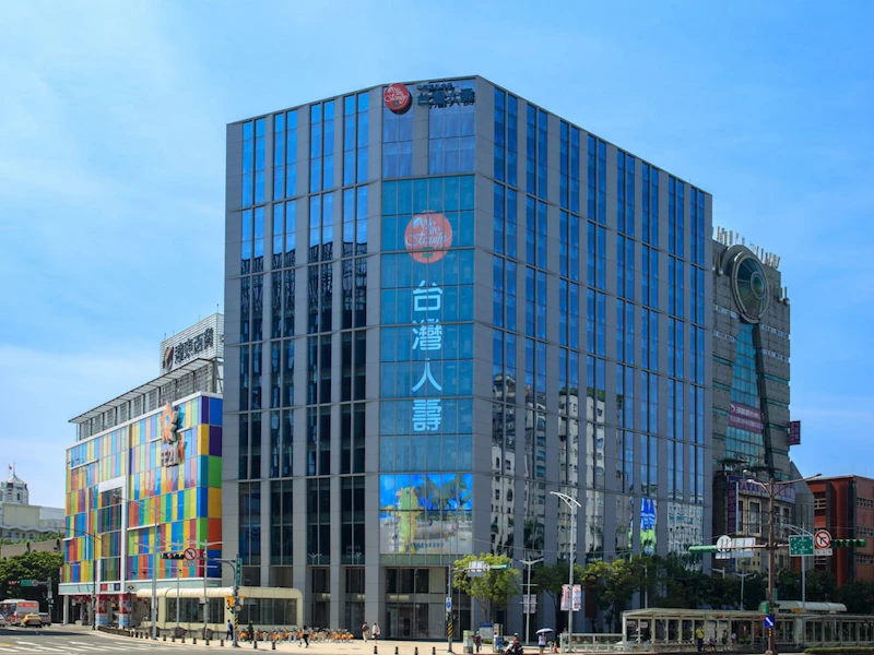 西門駅から徒歩1分がうれしい!好立地な日系ホテルにステイ。松山空港に到着